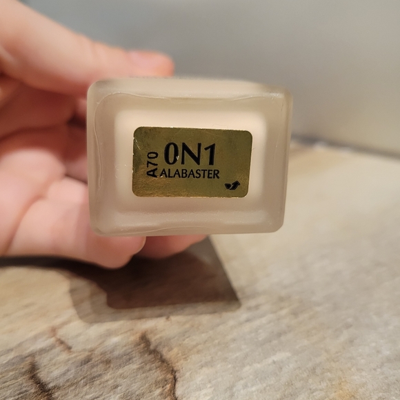 Estée Lauder Foundation - Picture 2 of 2